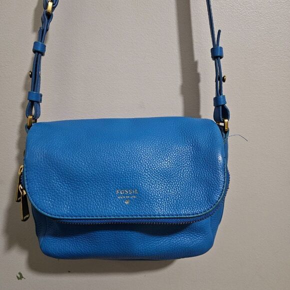 Fossil Handbags - EUC FOSSIL GENUINE LEATHER COW HIDE PEBBLED SMALL BRIGHT BLUE CROSSBODY BAG
